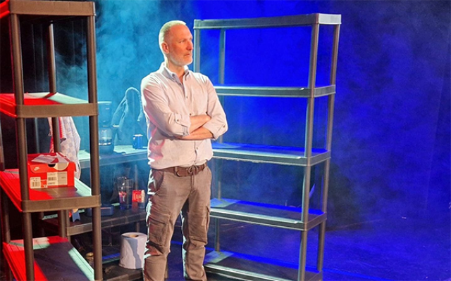 Zondag 30 november 15 uur    "AF – Terug naar Srebrenica" ,  toneelvoorstelling Nico Meurs